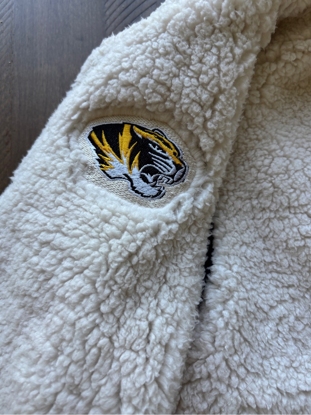 Women's Black Quilted Sherpa-Lined Vest with Mizzou Tiger Logo - Picture 6 of 8
